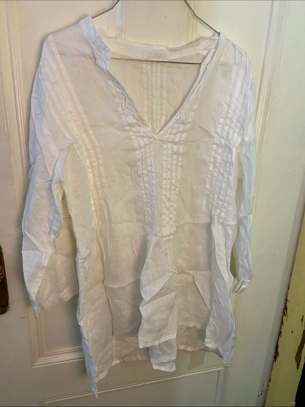 Cp shades Women's White V-Neck Pintuck Tunic Top large